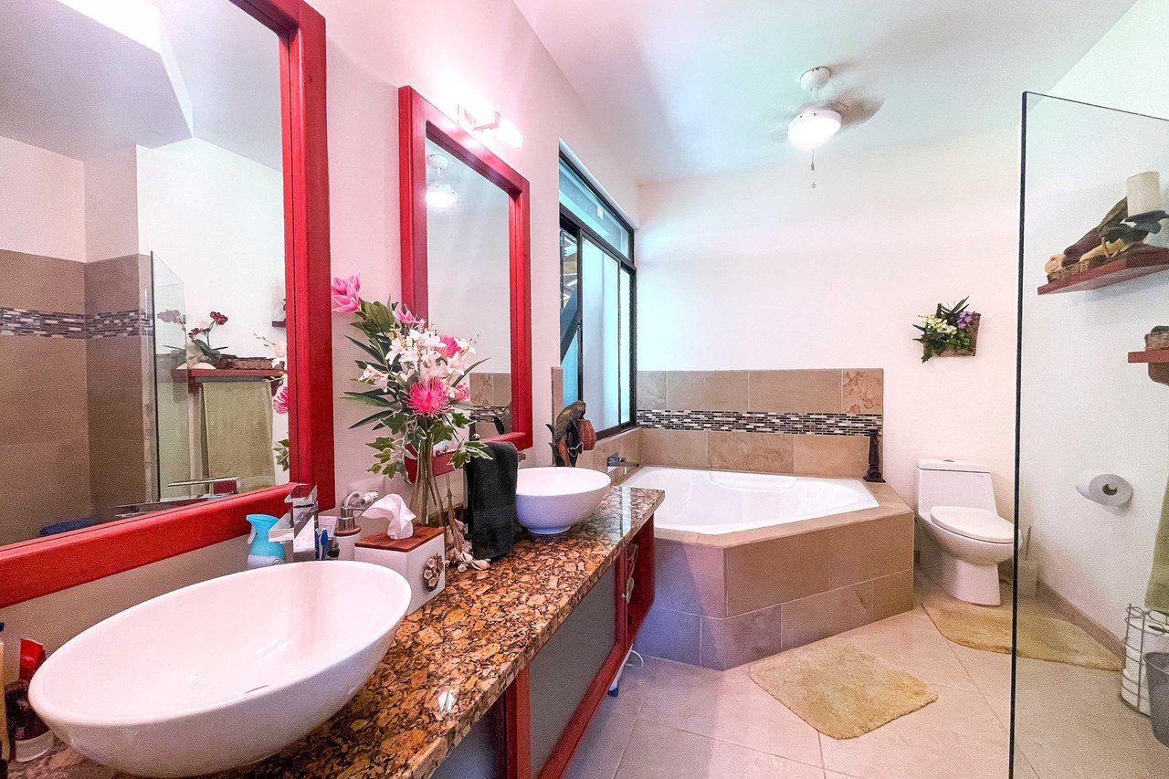 Wheelchair Friendly- 2 Bedroom house in a Quiet Community