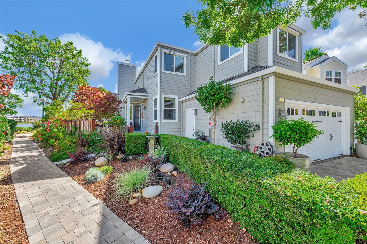 17 Crystal Creek Ct