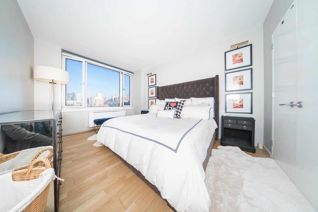 635 West 42nd Street, Apt 8-C