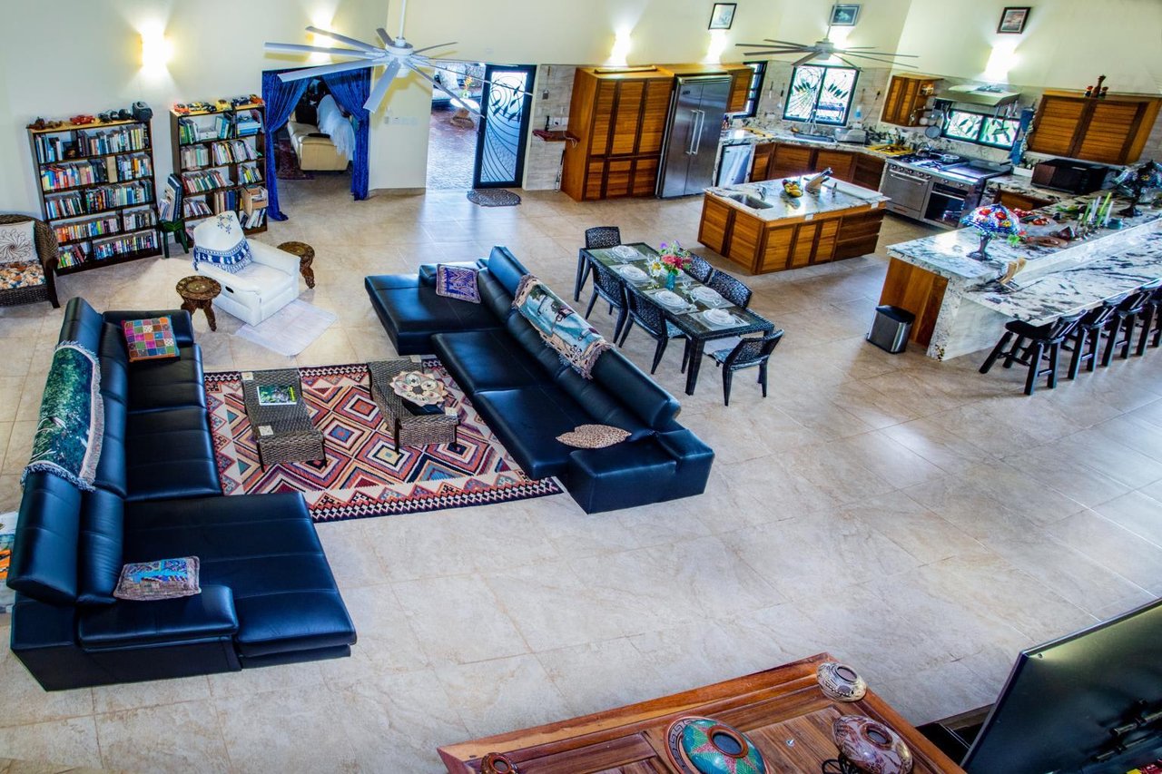 Incredible 7,000 Ft2 Ocean View Home With 200 Acre Reserve!
