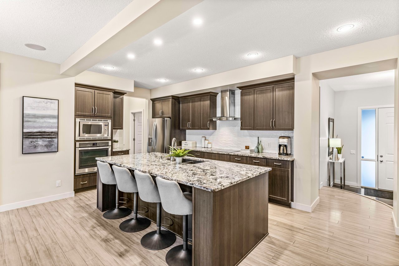 208 Mahogany Bay SE