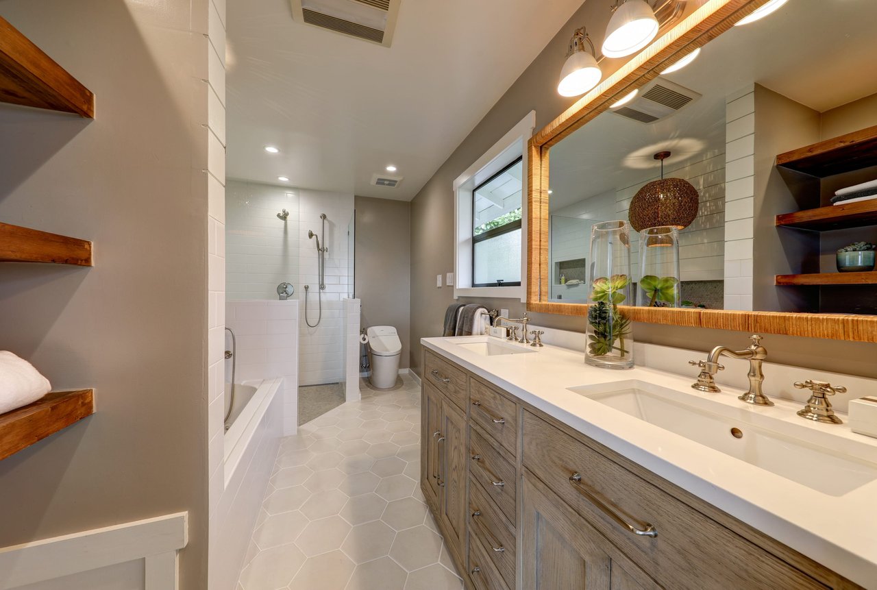 Newly Remodeled Home with Bay Views 