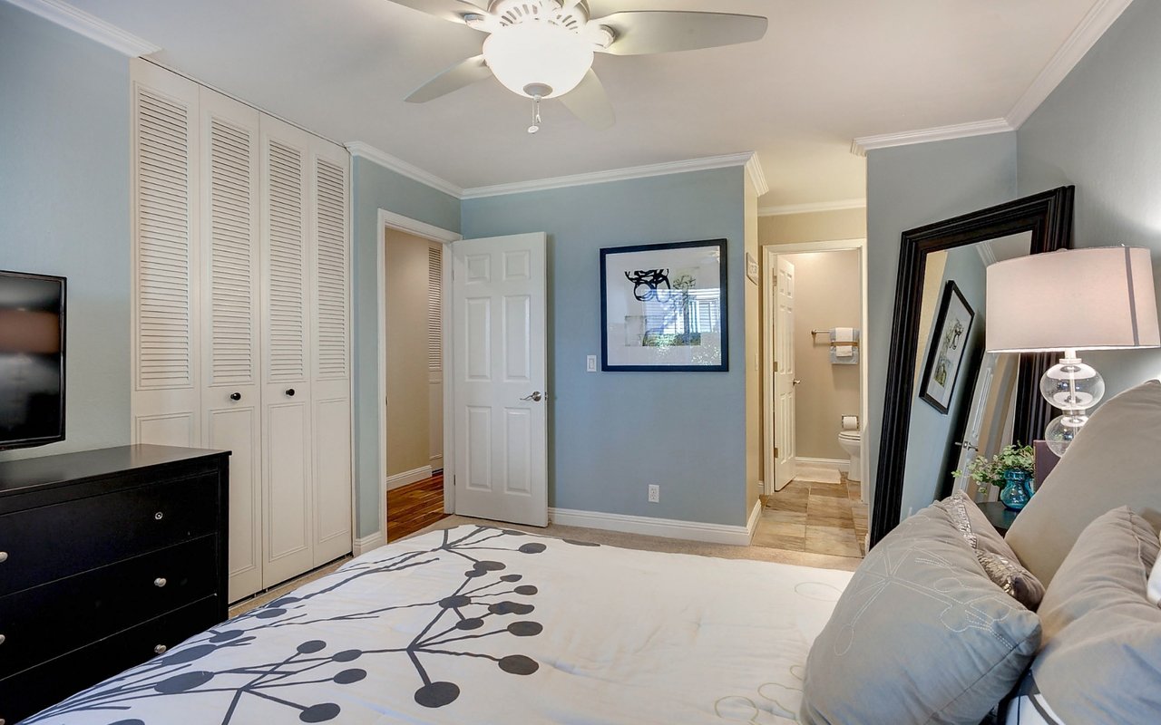 2564 Walnut Blvd, #107