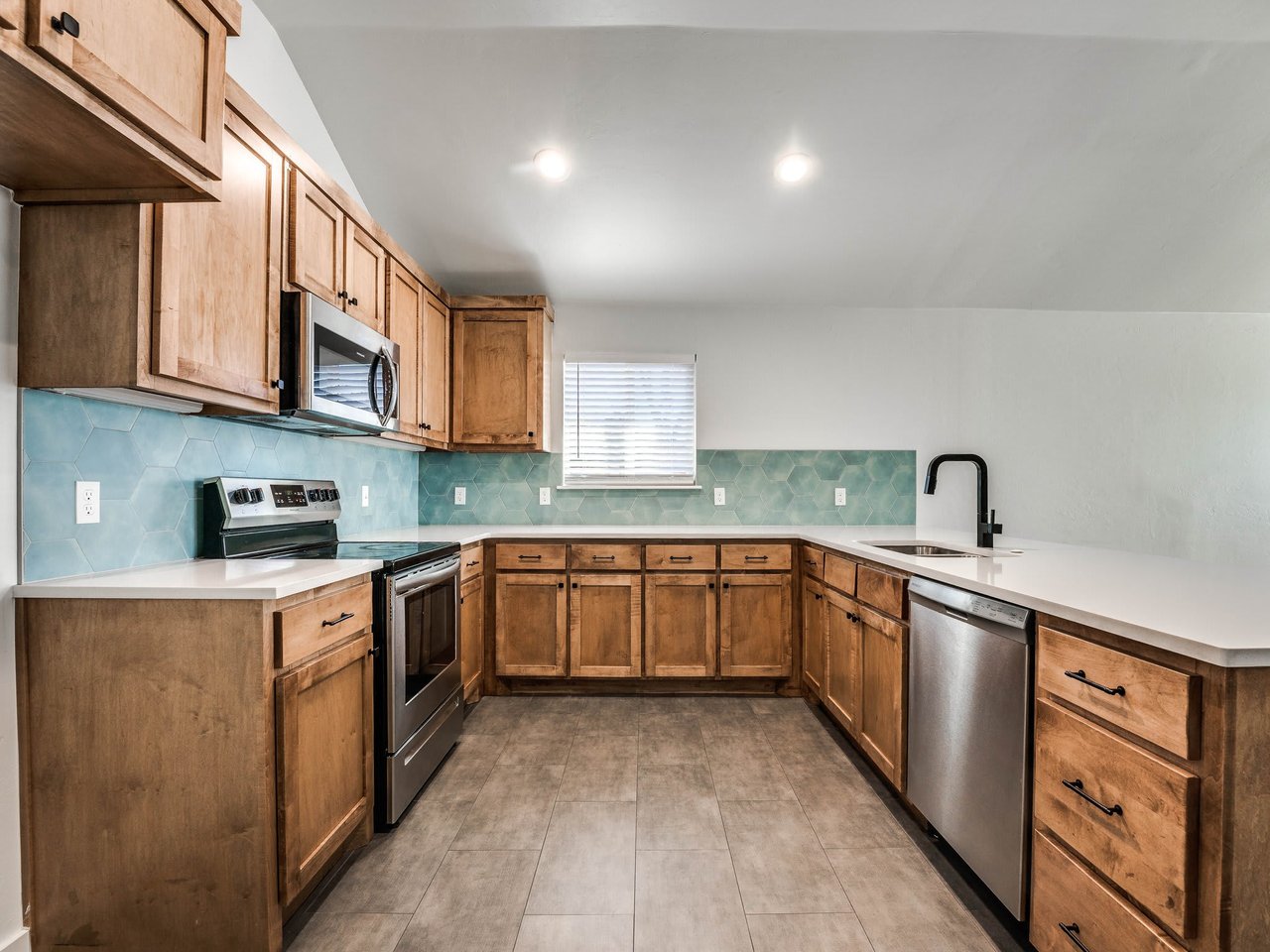 1218 Kingston Rd 