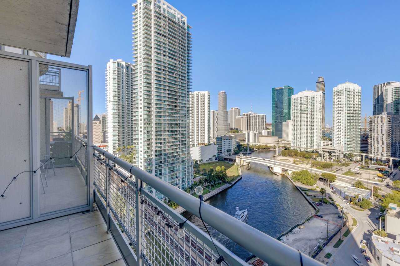 690 SW 1Ct #2308 Miami FL-33130