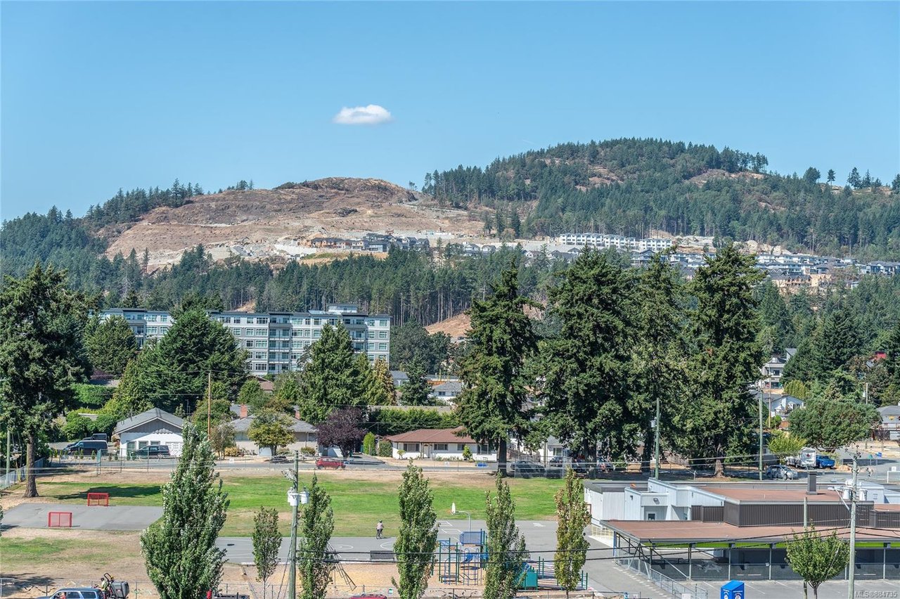 411-866 Goldstream Ave