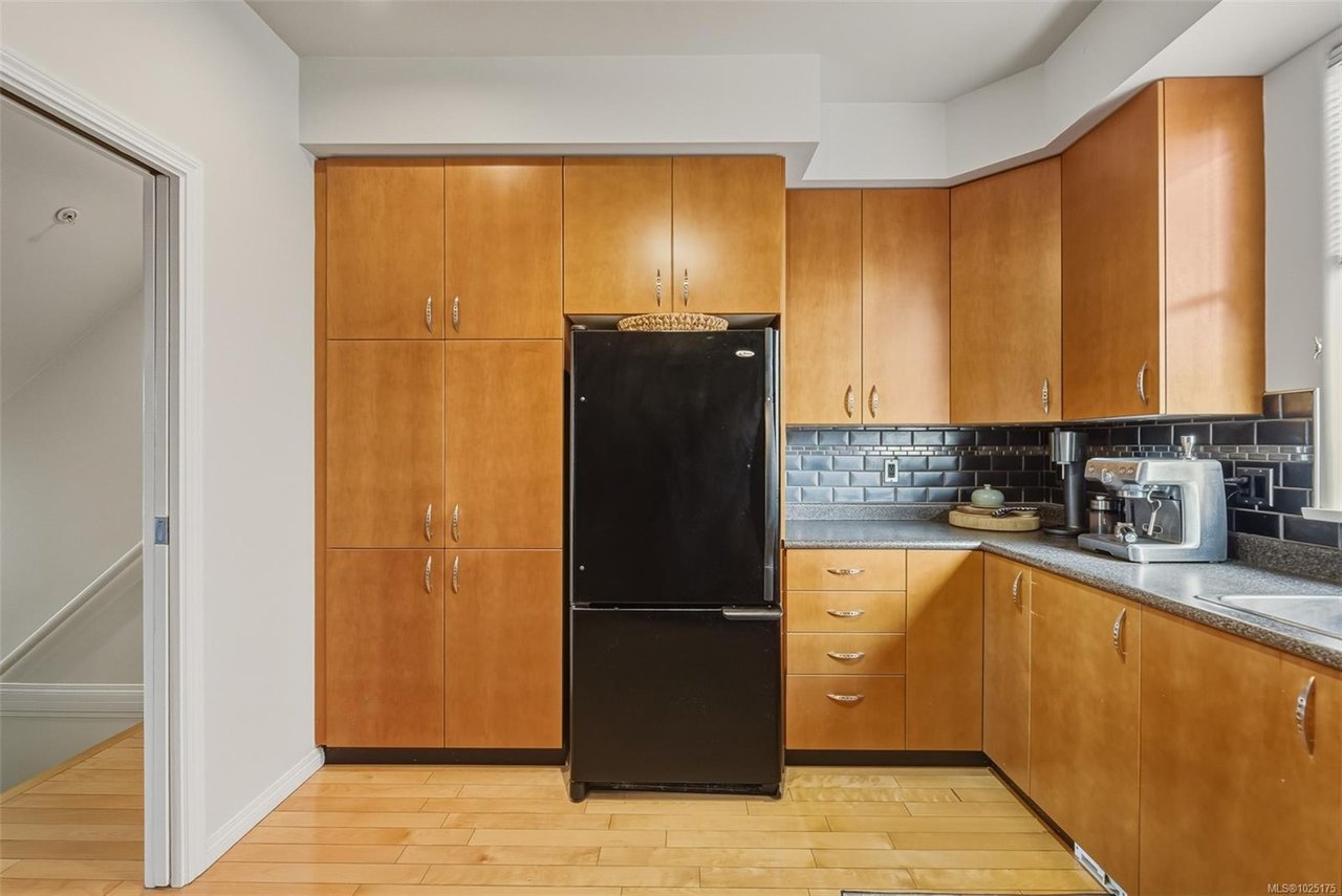 13-60 Dallas Rd, Victoria