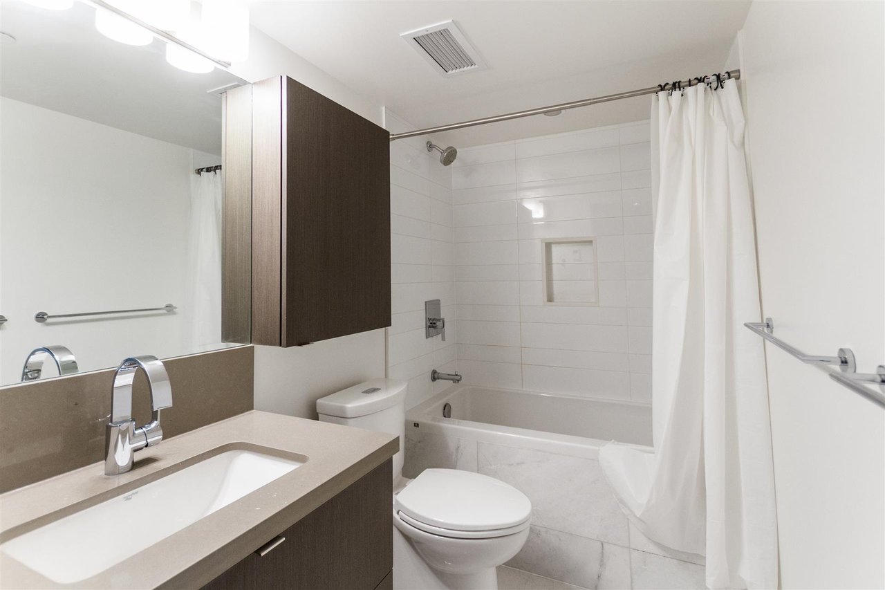 208-8238 Lord St
