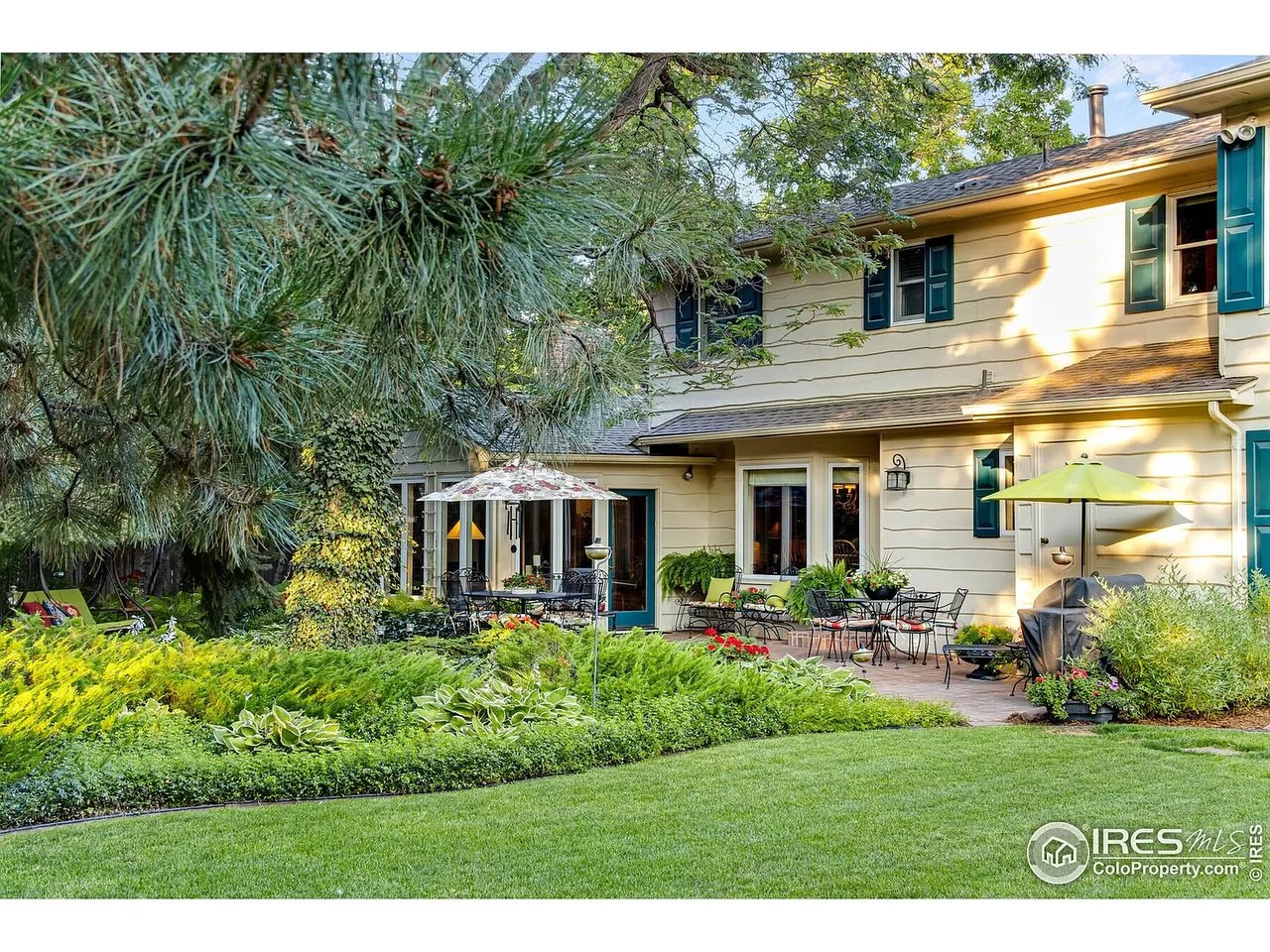 1325 Parkwood Cir