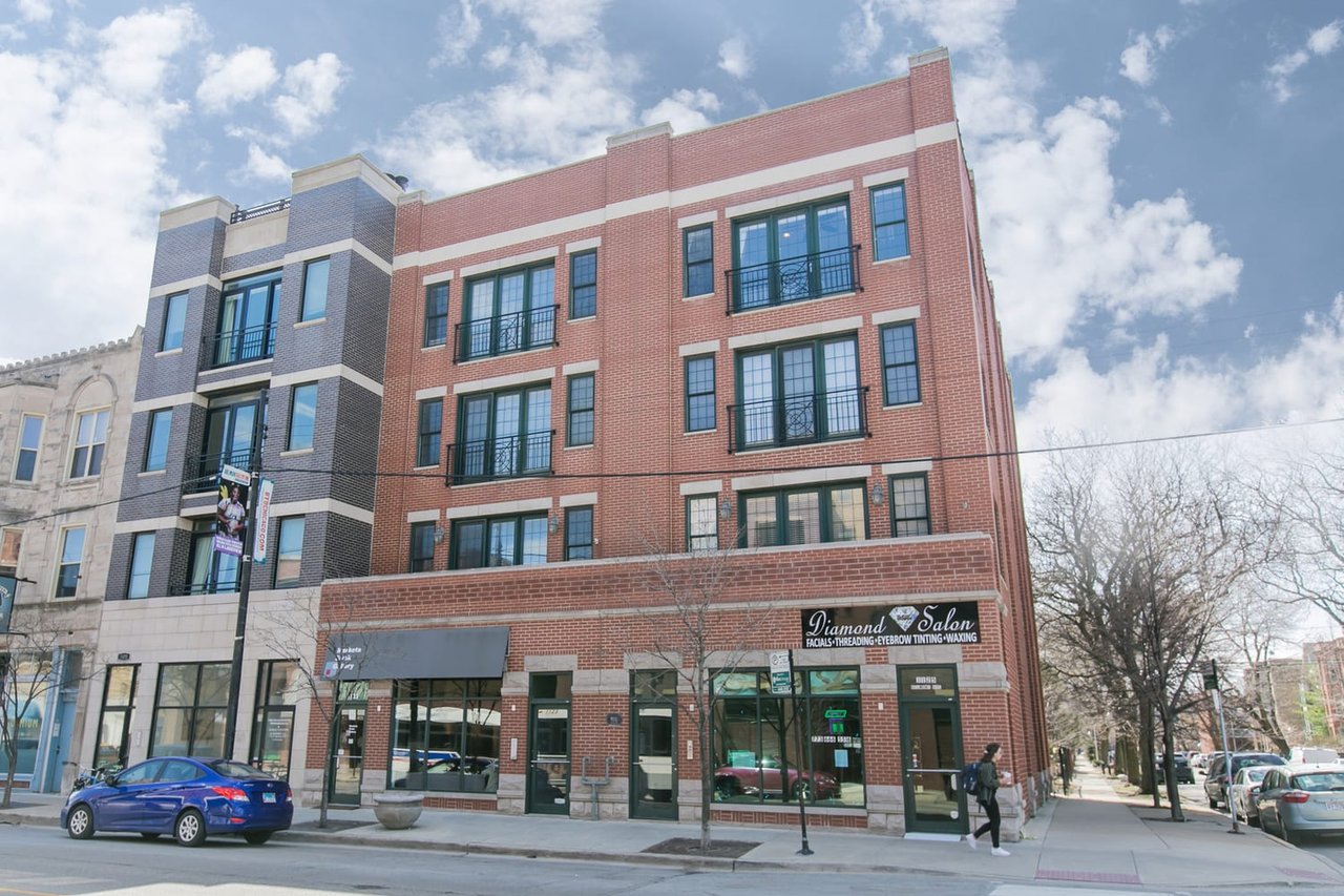 1125 W Belmont Ave, #4