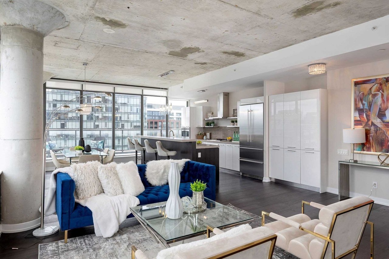 LUXURY LIVING AT FASHION HOUSE 