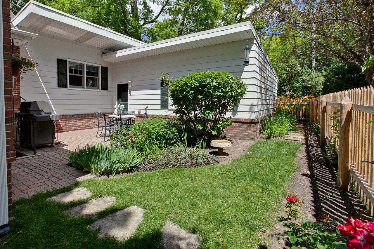 Home Lives Like a Ranch