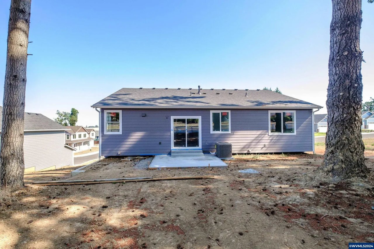 709 NW George Ct