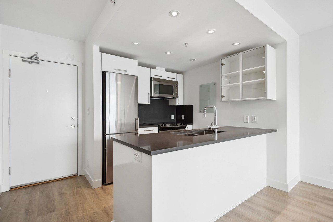 553-955 E Hastings St