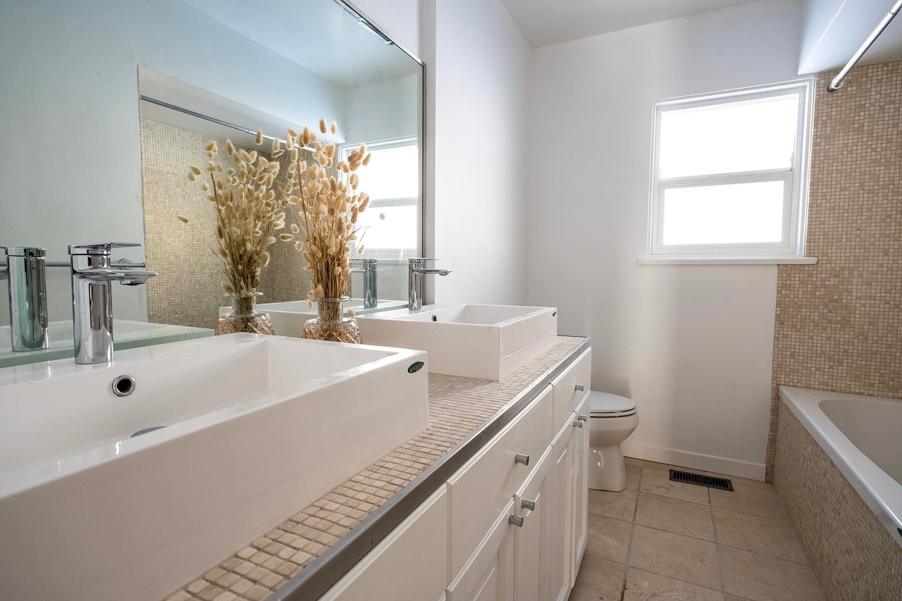 5758 Sargeant Bay Heights Rd