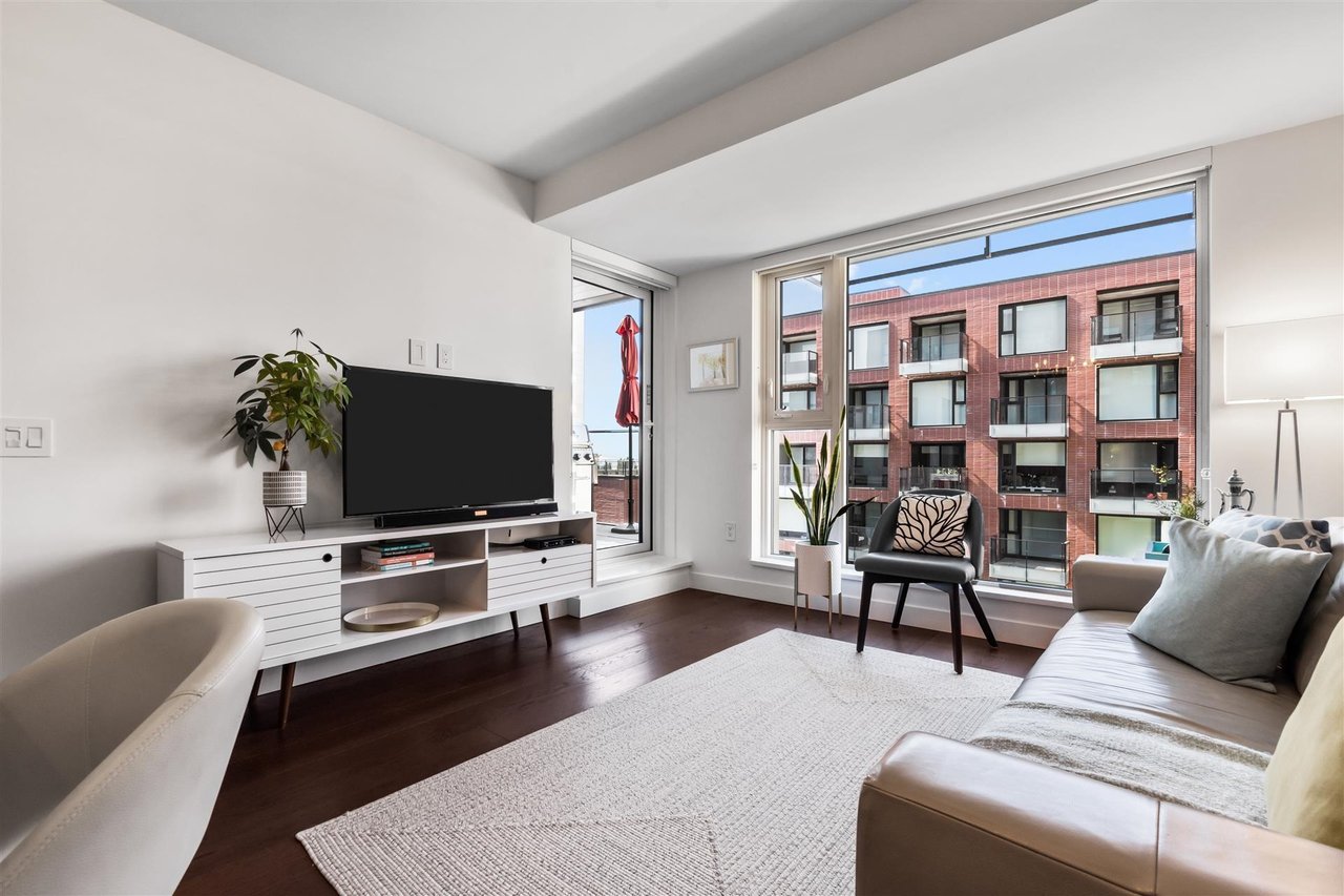 602-1561 W 57th Ave
