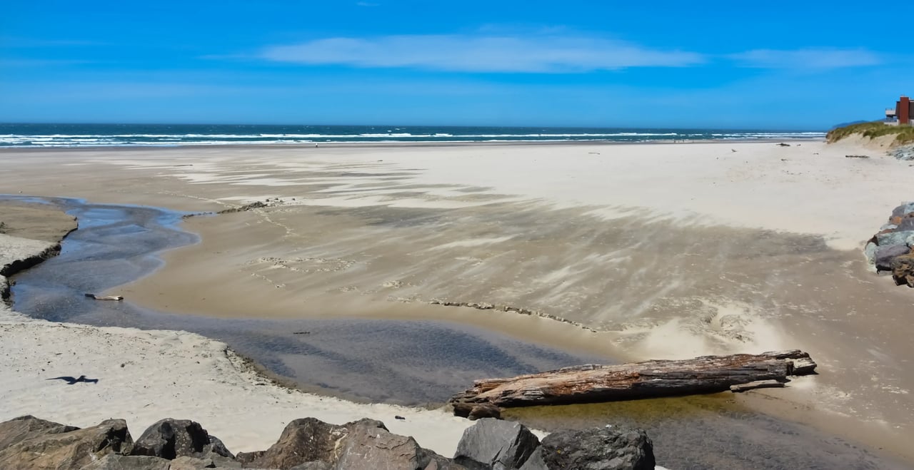 Rockaway Oregon beachfront home overlooking the sandy beach