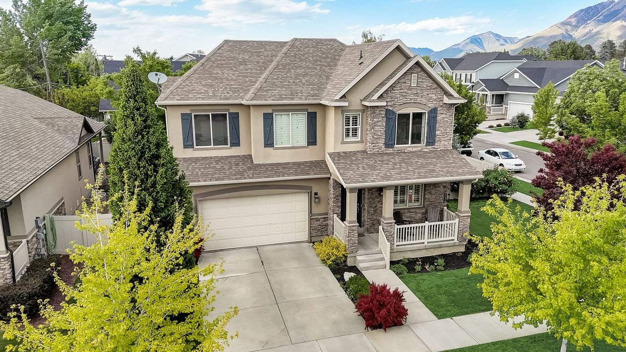 539 E Fireice Rose Ln