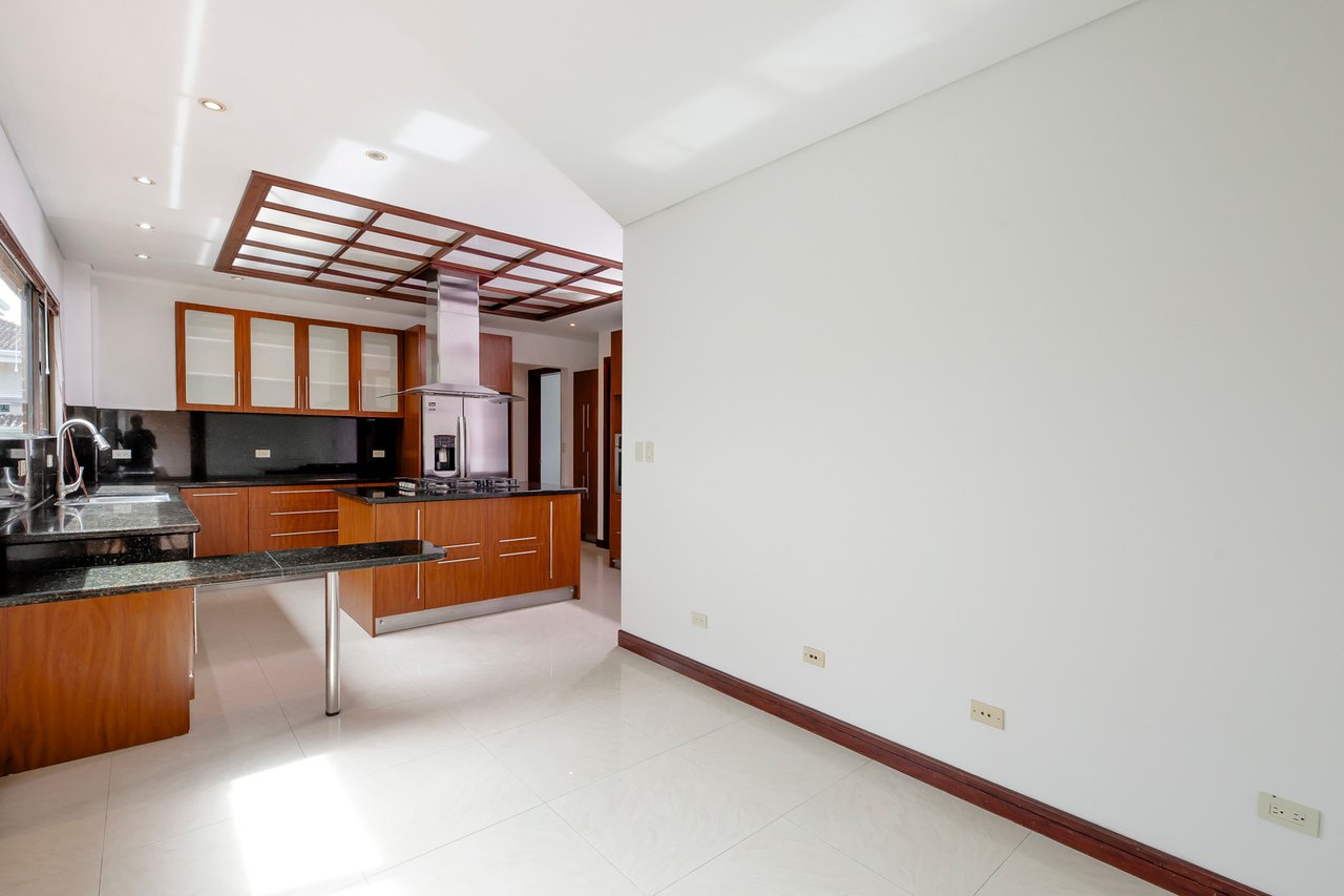 Terrace View Colonial Home, Escazu, San Jose