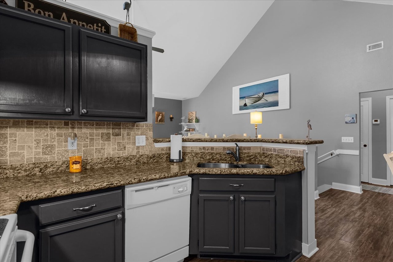 5008 MANGROVE ALY #202