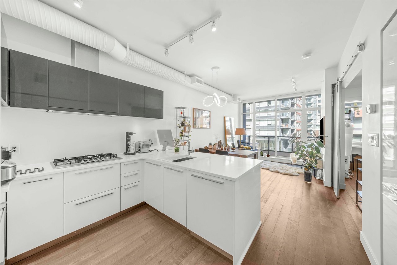 311-108 E 1st Ave