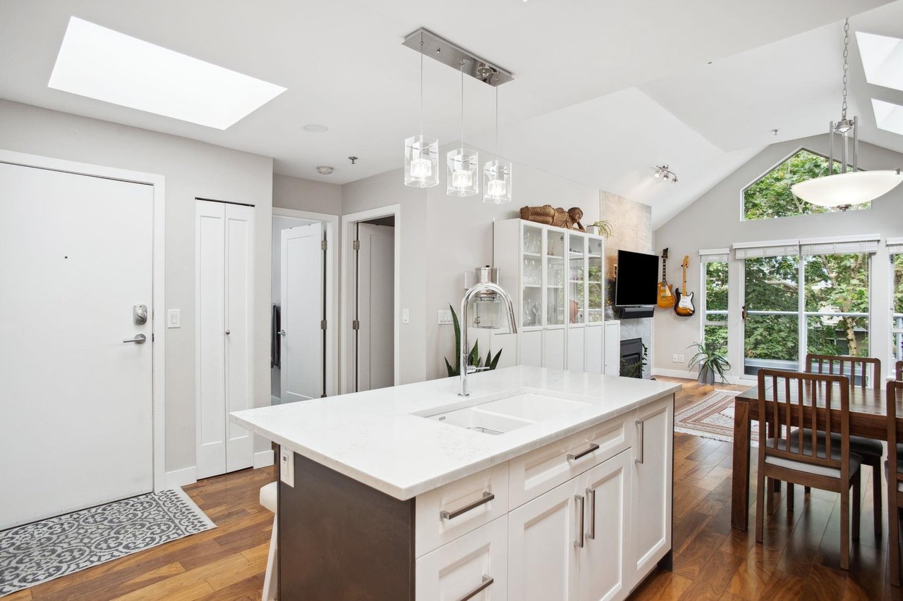 401-3720 W 8th Avenue, Vancouver