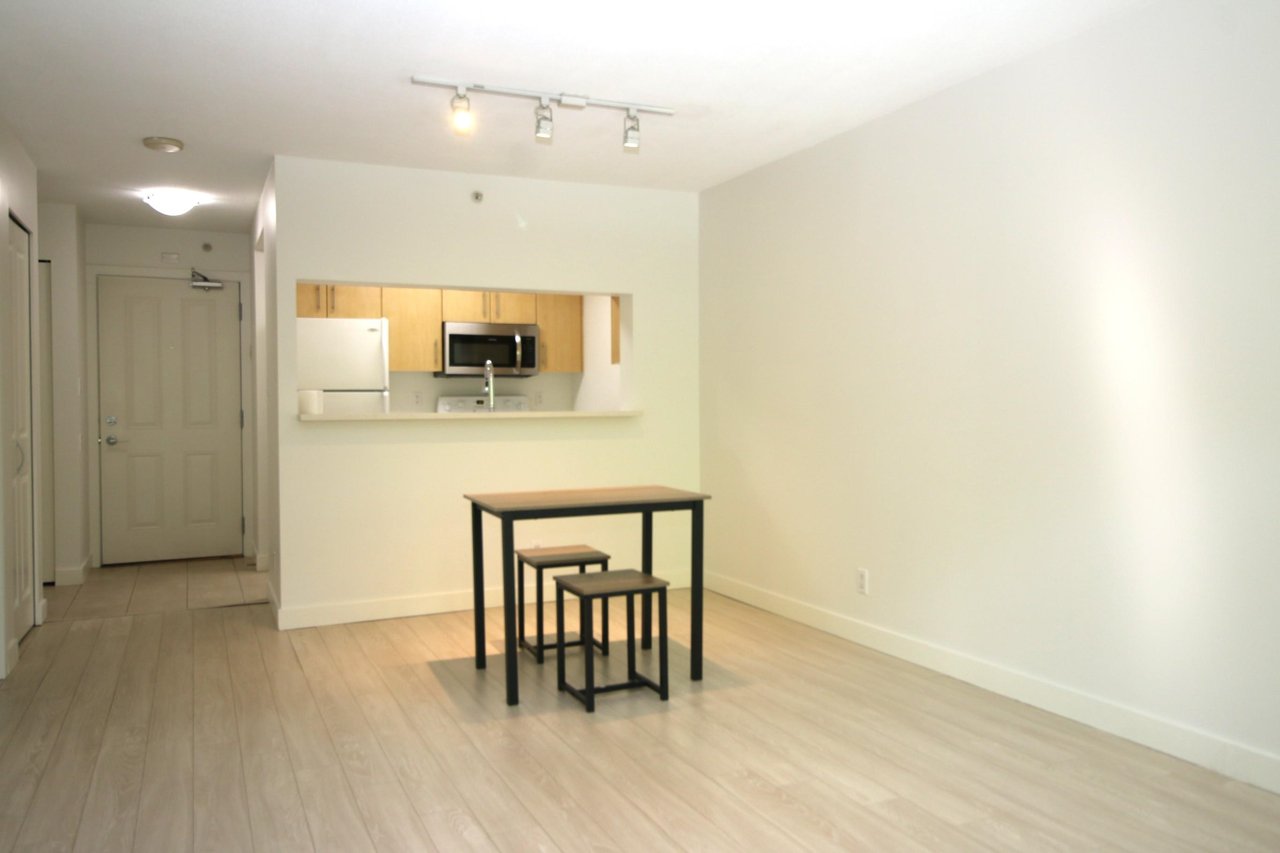 206-3660 Vanness Ave