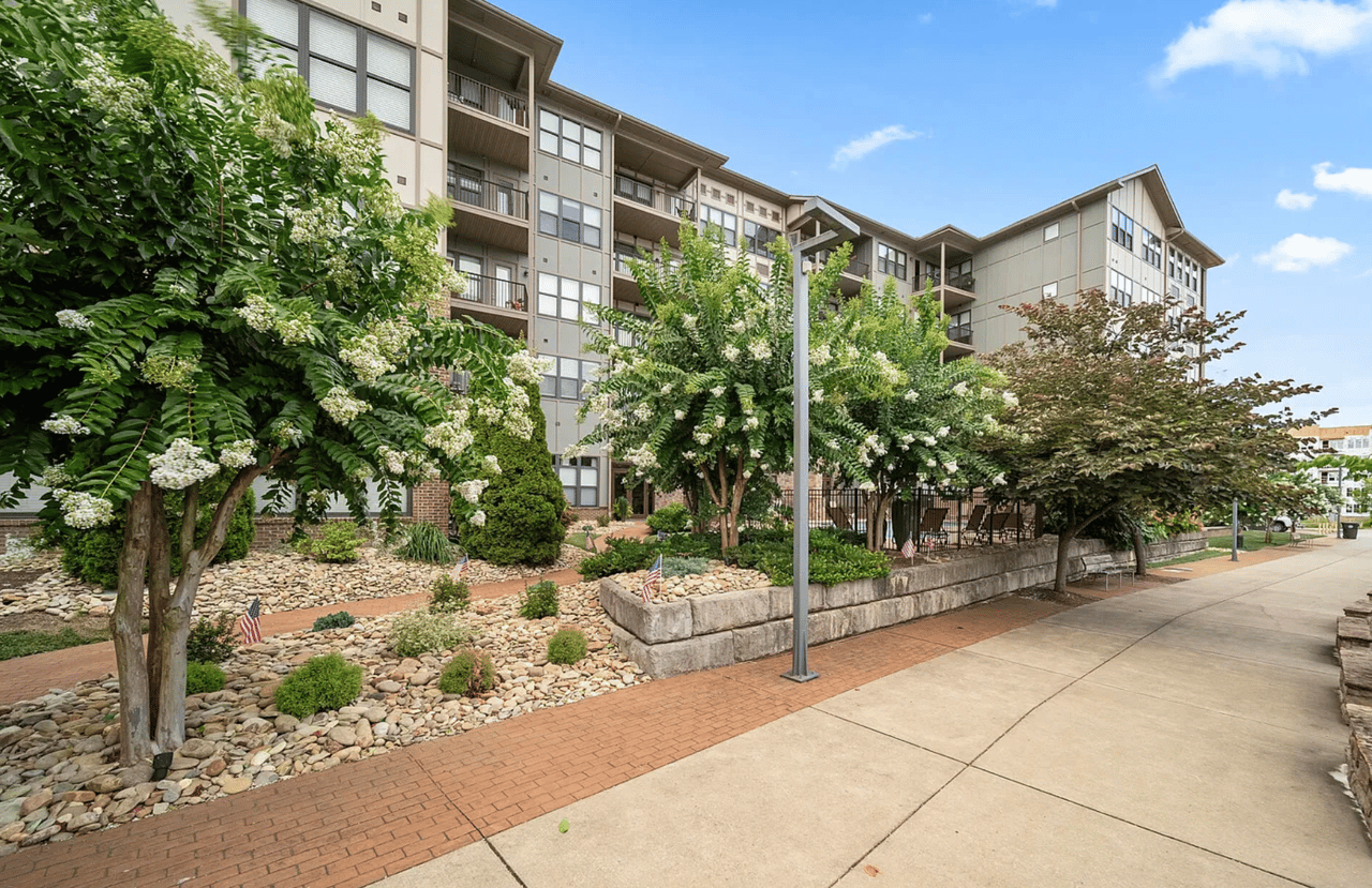 445 W Blount Ave APT 301