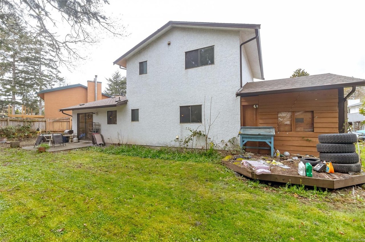 2838 Acacia Dr