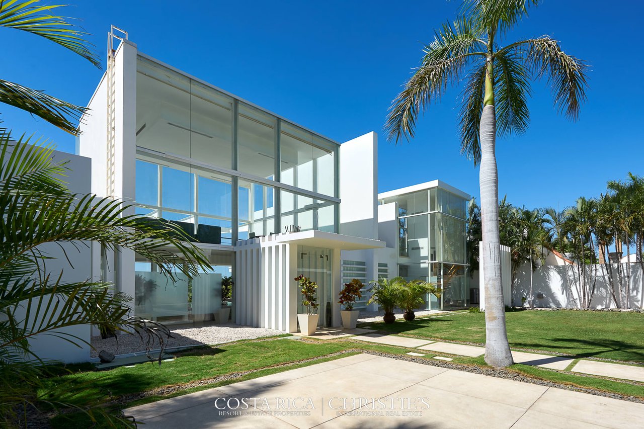 Oceanfront Casa Crystal