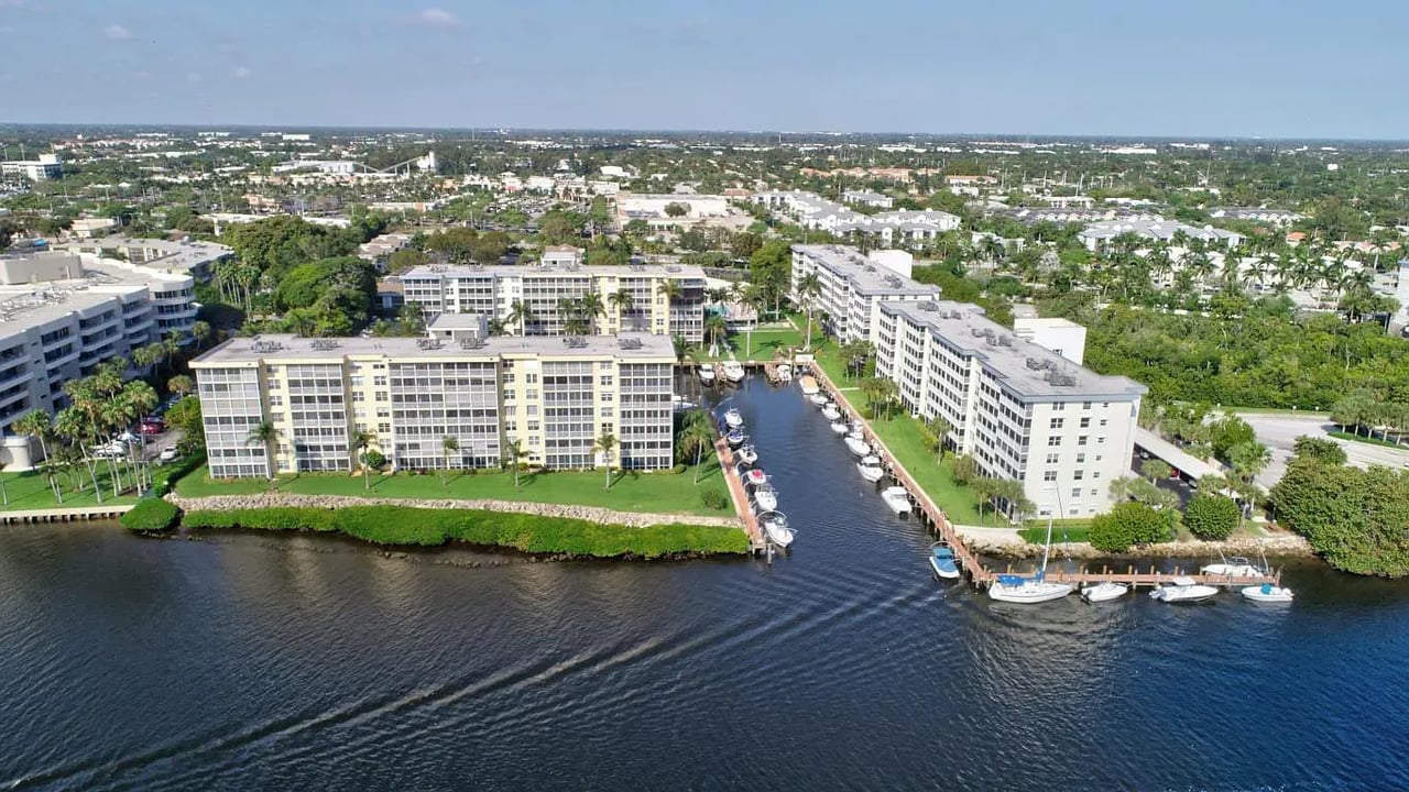 1 Harbourside Dr APT 4201