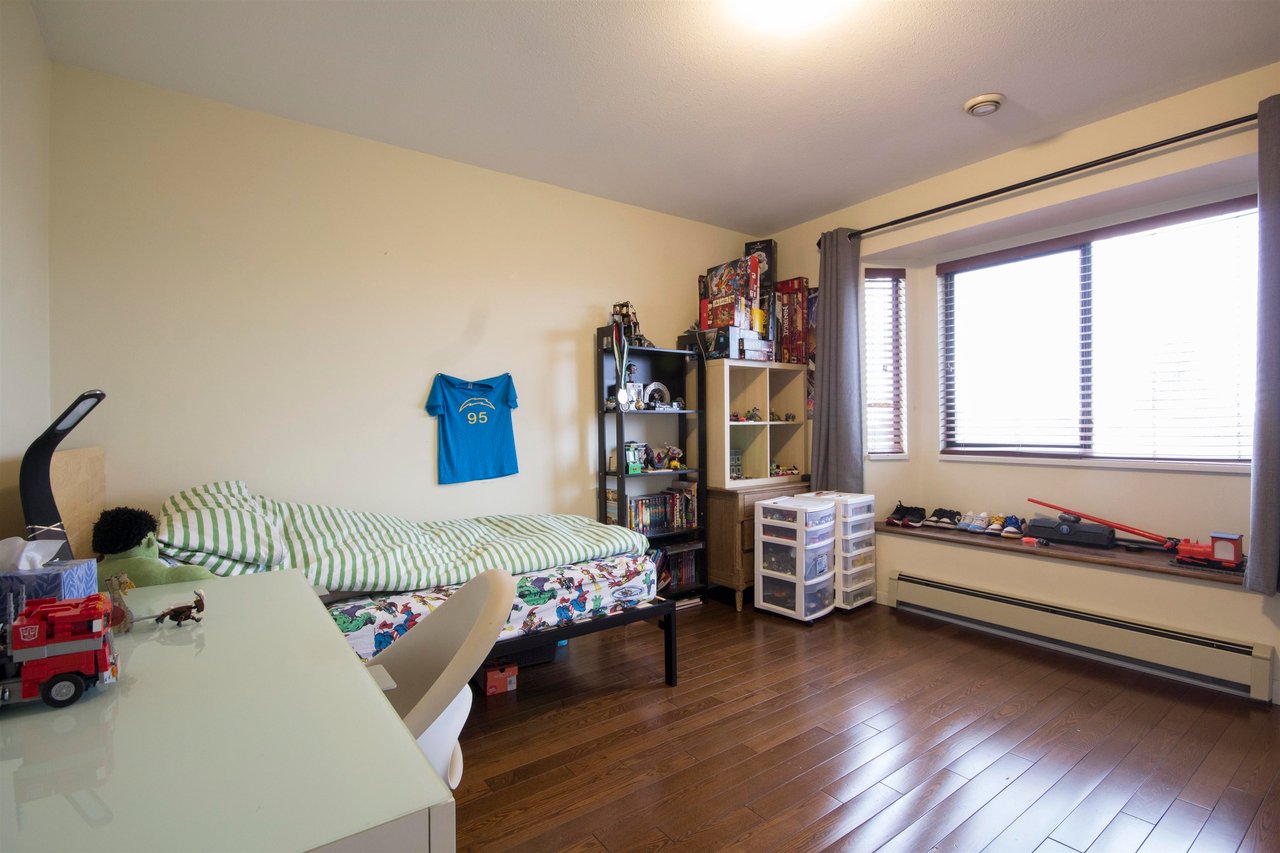 64 W 39th Ave