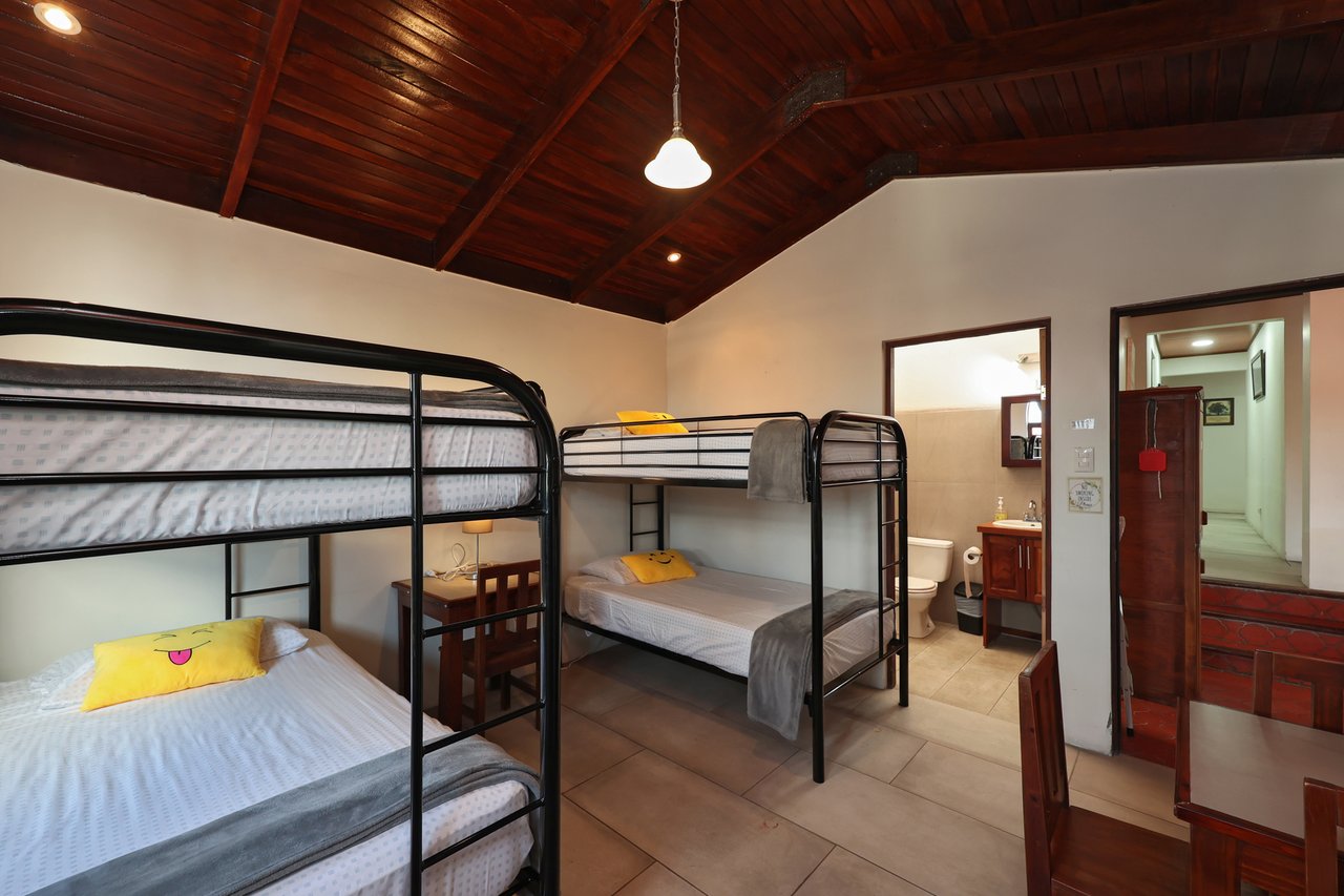 Turnkey Income Guesthouse, Curridabat, San Jose