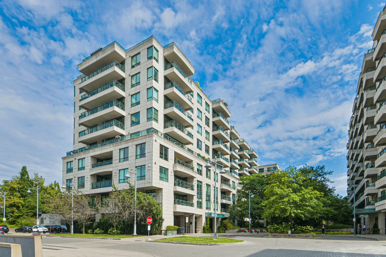 Summerhill Luxury Condo on Rosedale Parkette