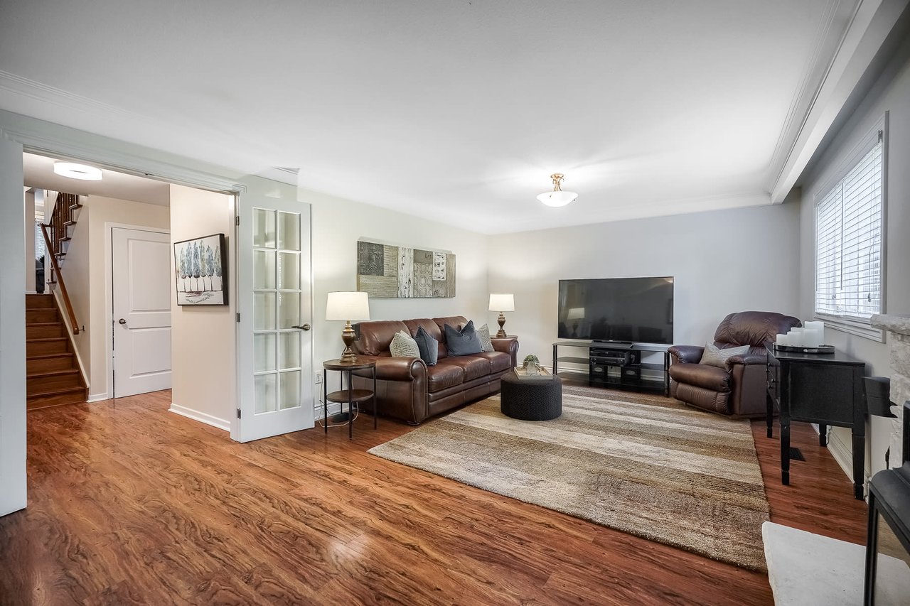 268 Mineola Rd E