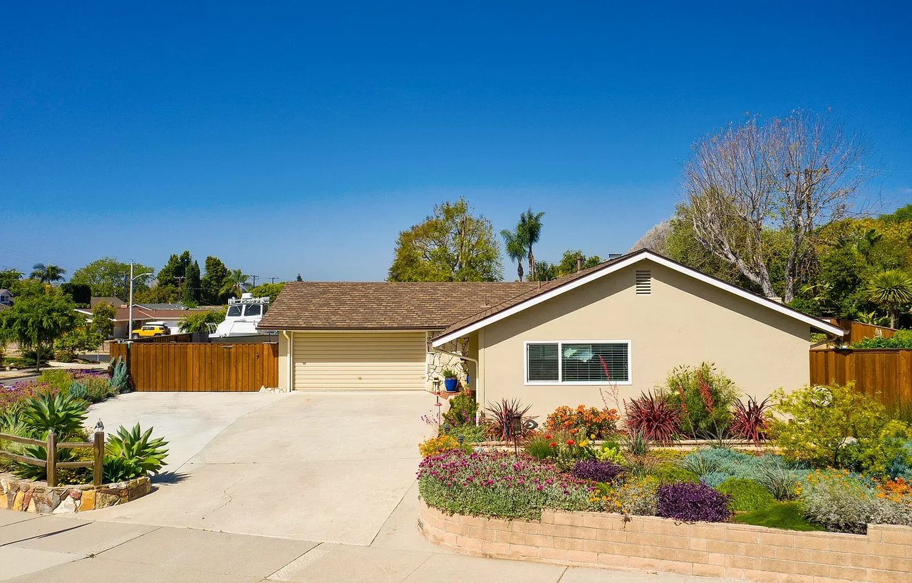 5012 Anita Ln
