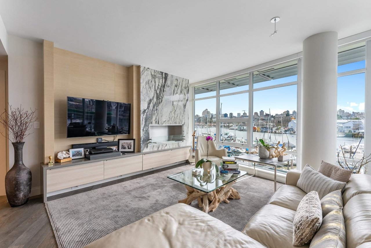 302-628 Kinghorne Mews