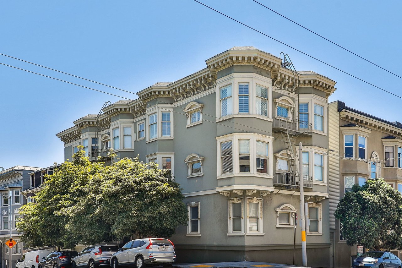 Stunning Top Floor Edwardian Style Condo
