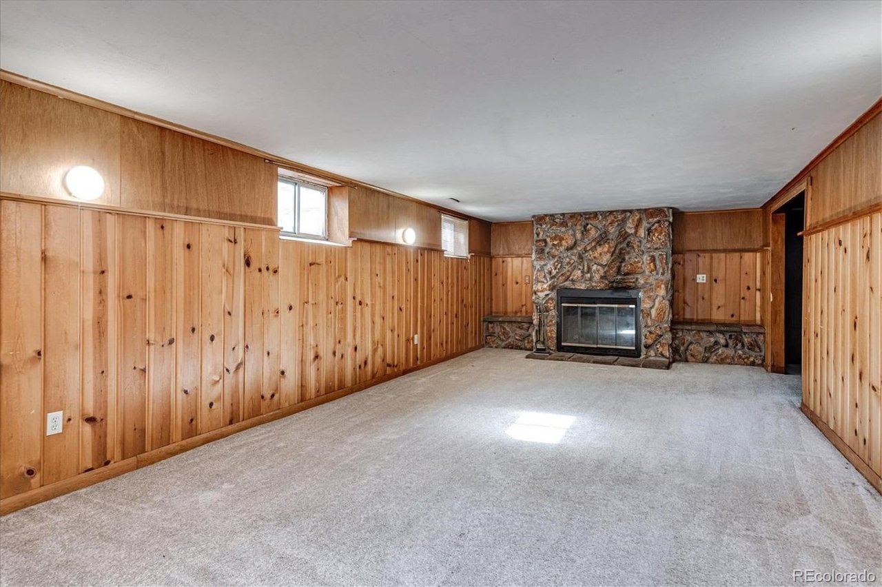 2745 S Zurich Ct