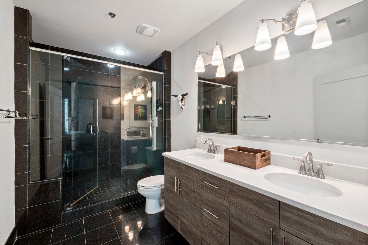 950 W Peachtree Street NW Unit: 701