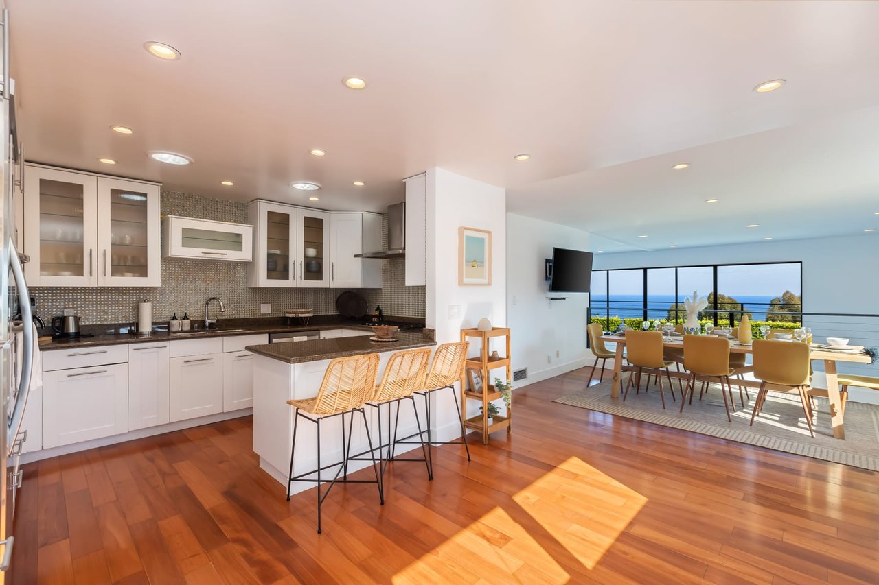 Malibu Luxury 4 BR Home w Pool and Ocean Views