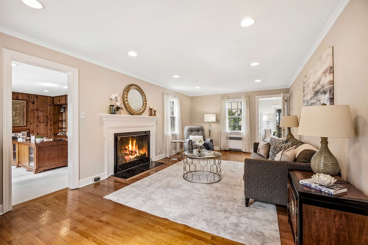 53 Colonial Way