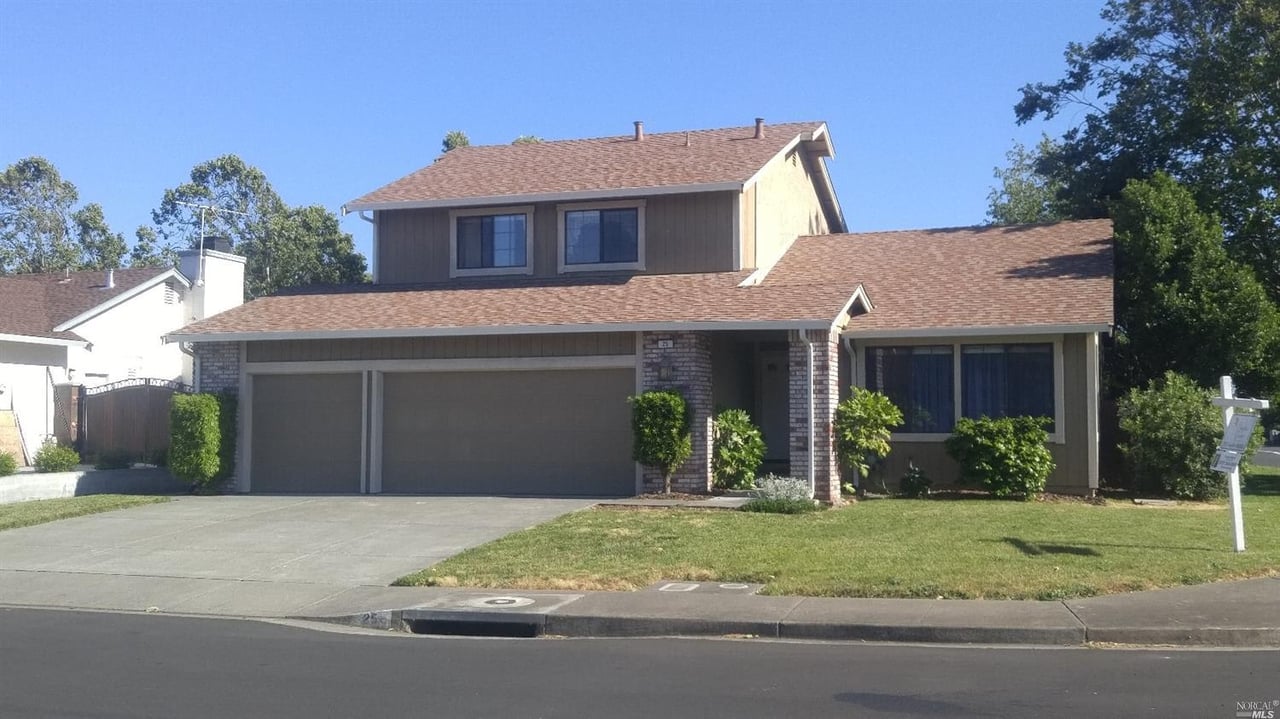 25 Larkspur St