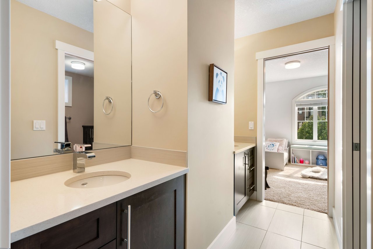 2020 27 Avenue SW Unit: 1