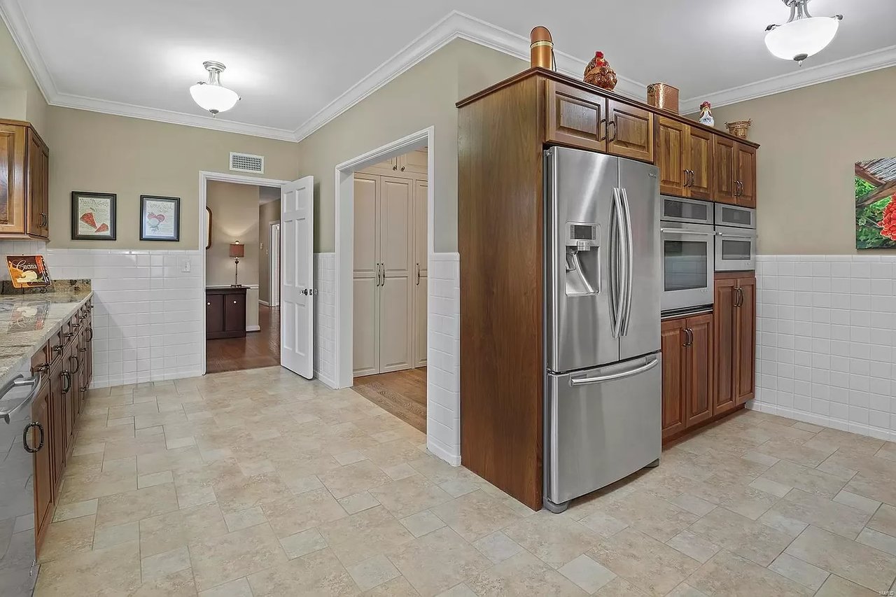 1 Robin Hill Ln