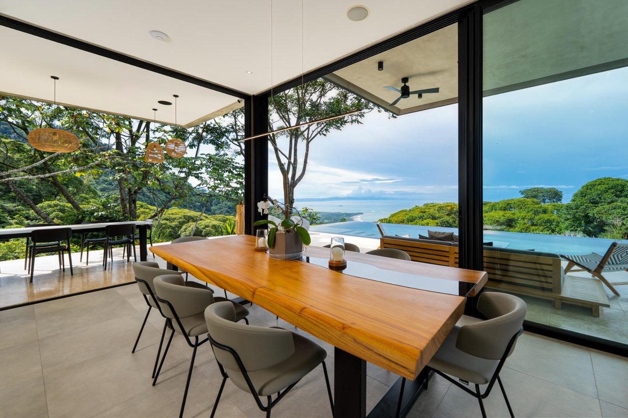 Architectural Whale Tail Villa, Dominical, Puntarenas