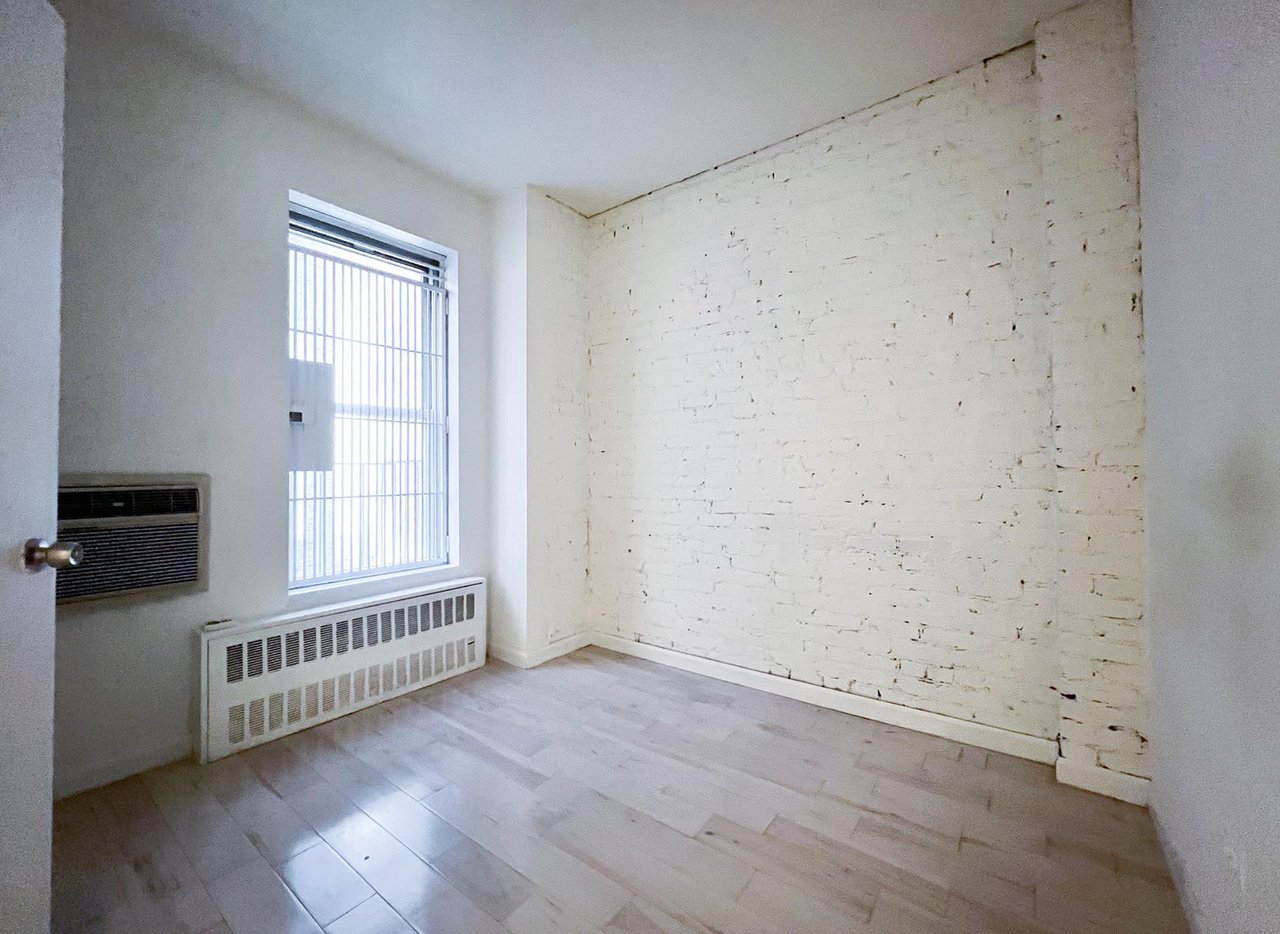 206 East 81st Street, Apt 3-B