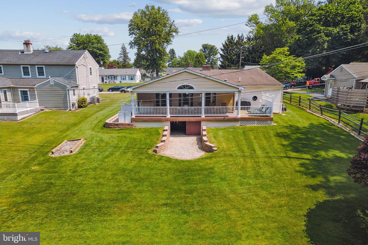 320 Rose Ln