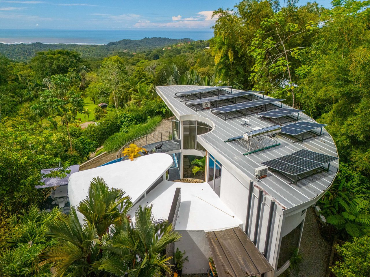 The Glass House. Sustainability, Luxury and Nature.