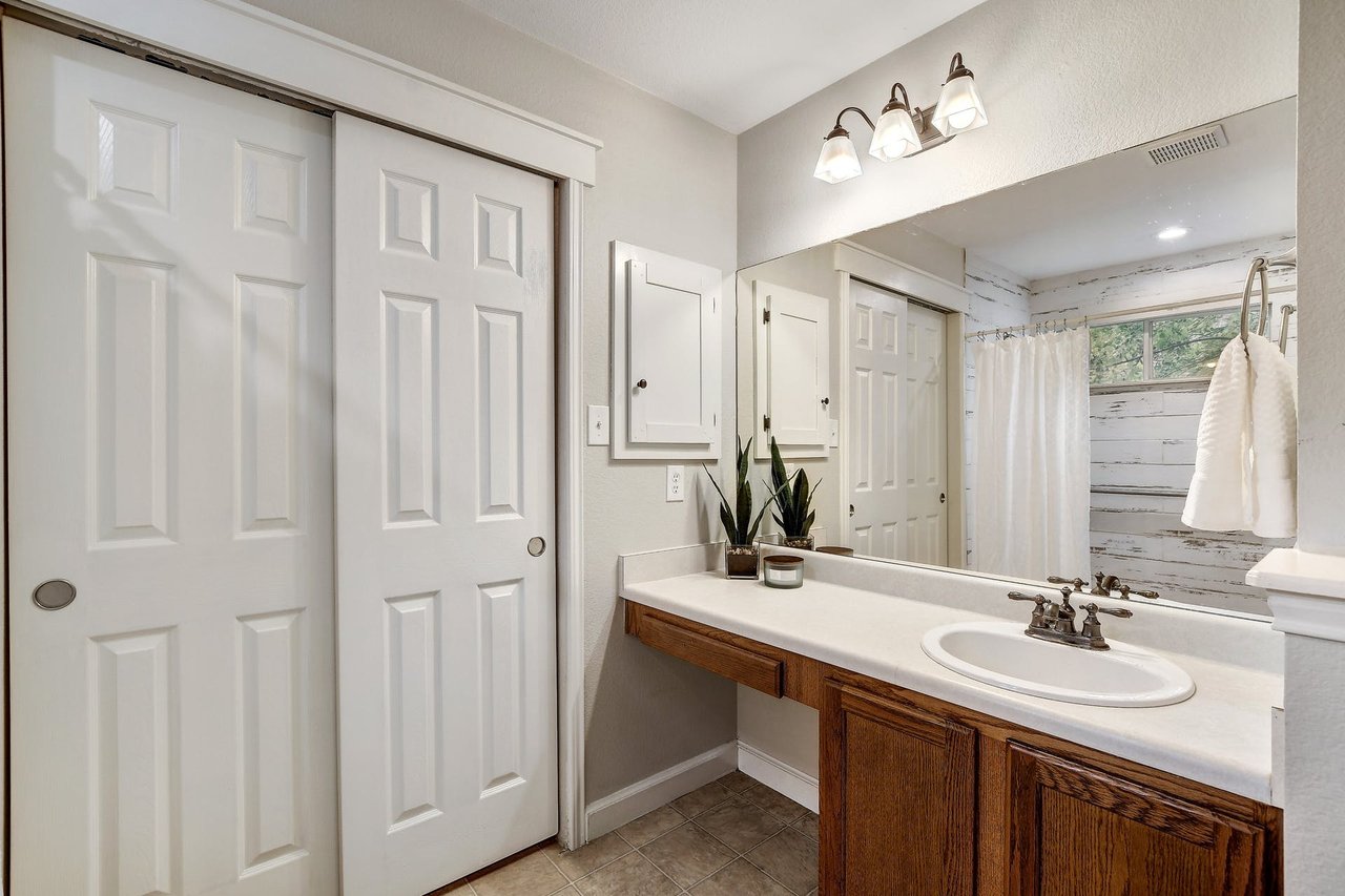 185 Sampson, Kyle, Texas 78640